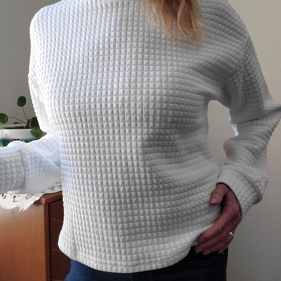 Pure white adorable waffle knit top - Picture 2 of 13